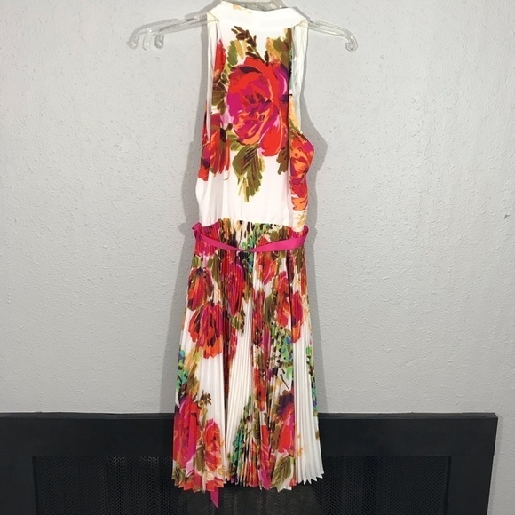 Eliza J Floral V-Neck Pleated Dress size 6 - Picture 6 of 6